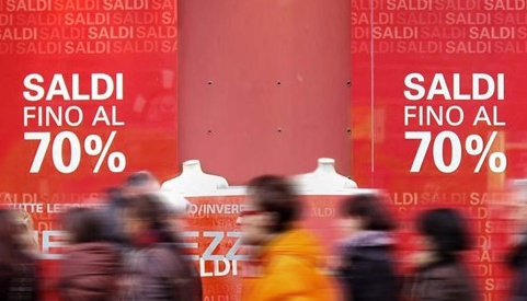 Saldi, spesa media delle famiglie in calo dell’1,3% rispetto al 2019
