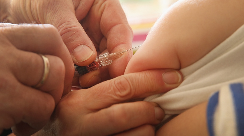 Novità vaccini M5S Lega: solo morbillo obbligatorio? E’ polemica VIDEO