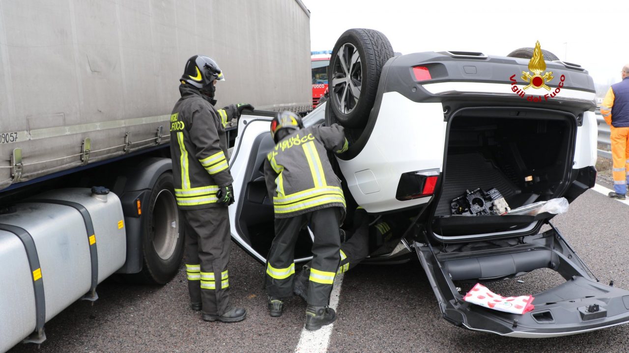 Incidente A4: quattro feriti