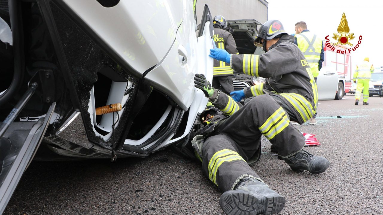 Incidente A4: quattro feriti