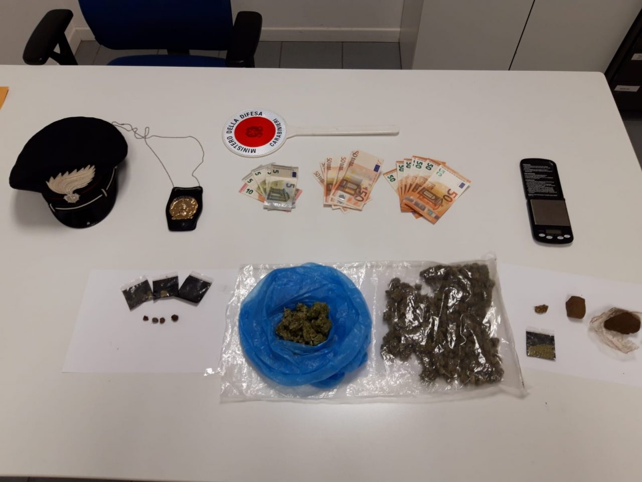 Droga e denaro, scattano gli arresti per un 21enne di Monticello