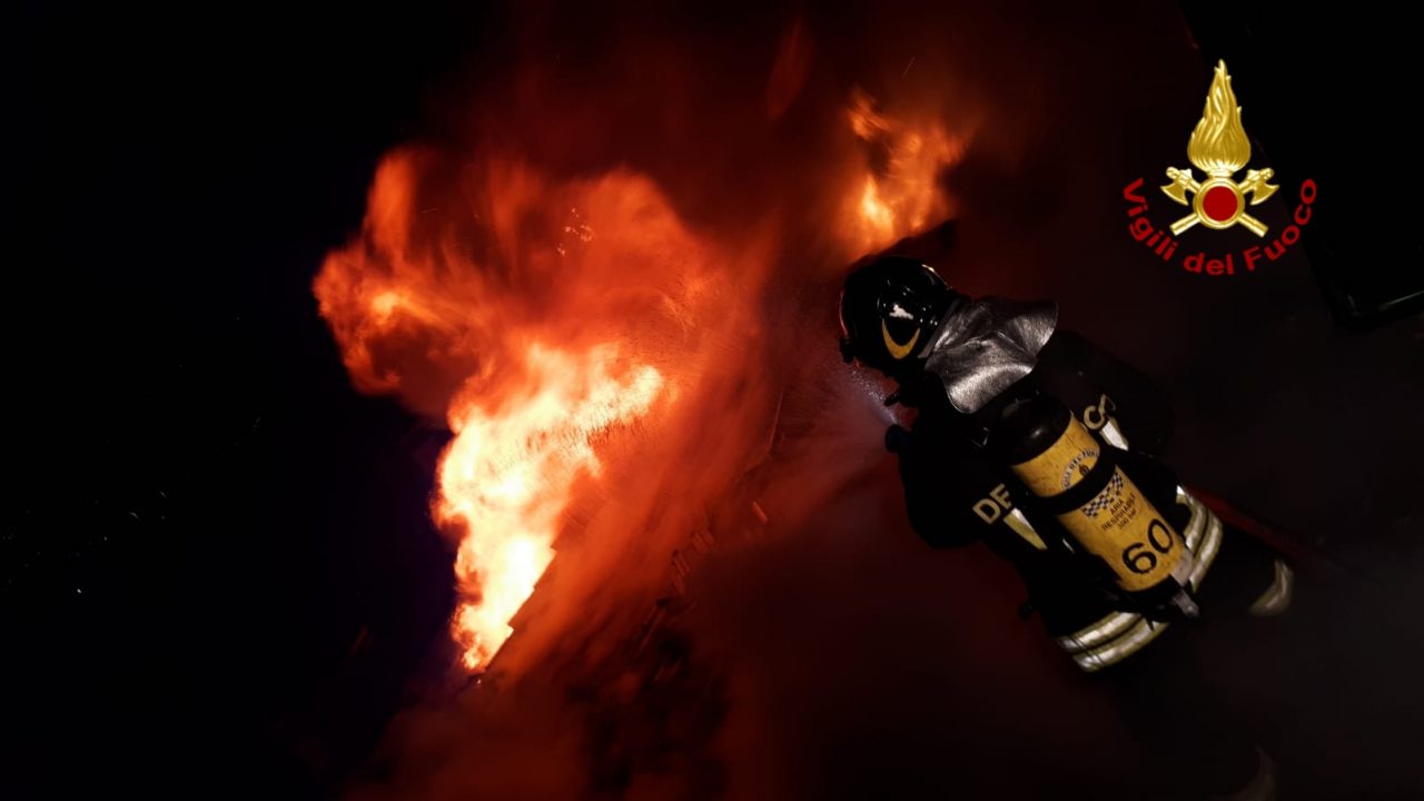 Incendio di un tetto a Cornedo Vicentino