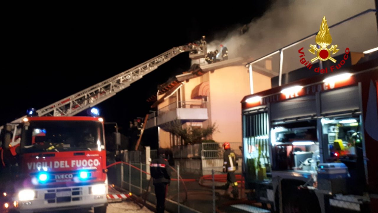 Incendio di un tetto a Cornedo Vicentino