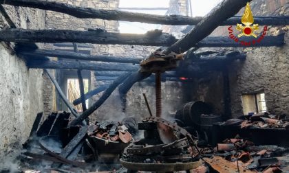Incendio a monte Magrè, a fuoco un'abitazione disabitata