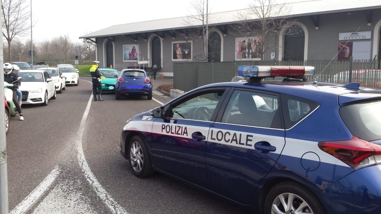 Frontale con feriti in via Baccarini