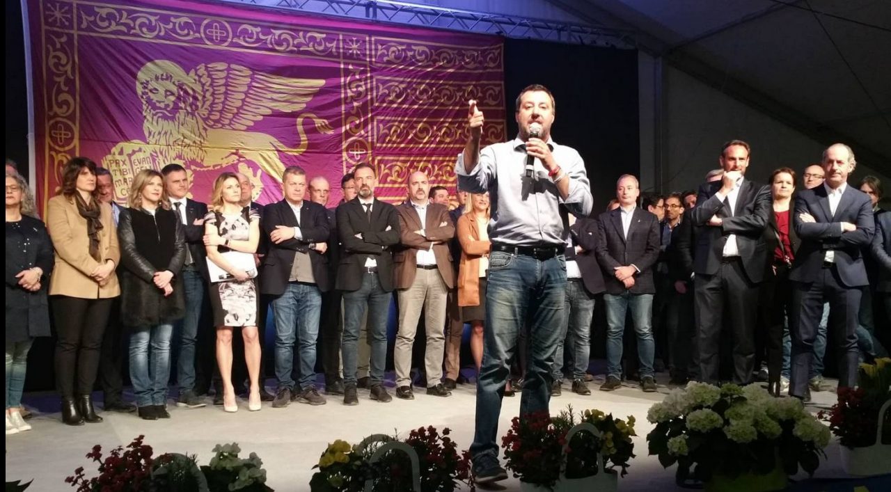 Matteo Salvini a Treviso davanti a una folla in delirio