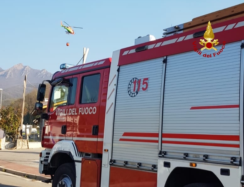 Il Monte Summano a Santorso è di nuovo in fiamme VIDEO