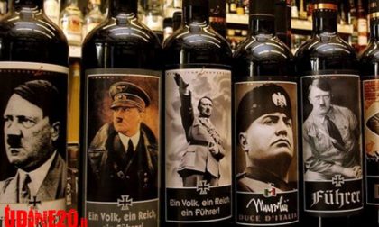 Bottiglie di vino con Hitler e Mussolini sugli scaffali in Veneto