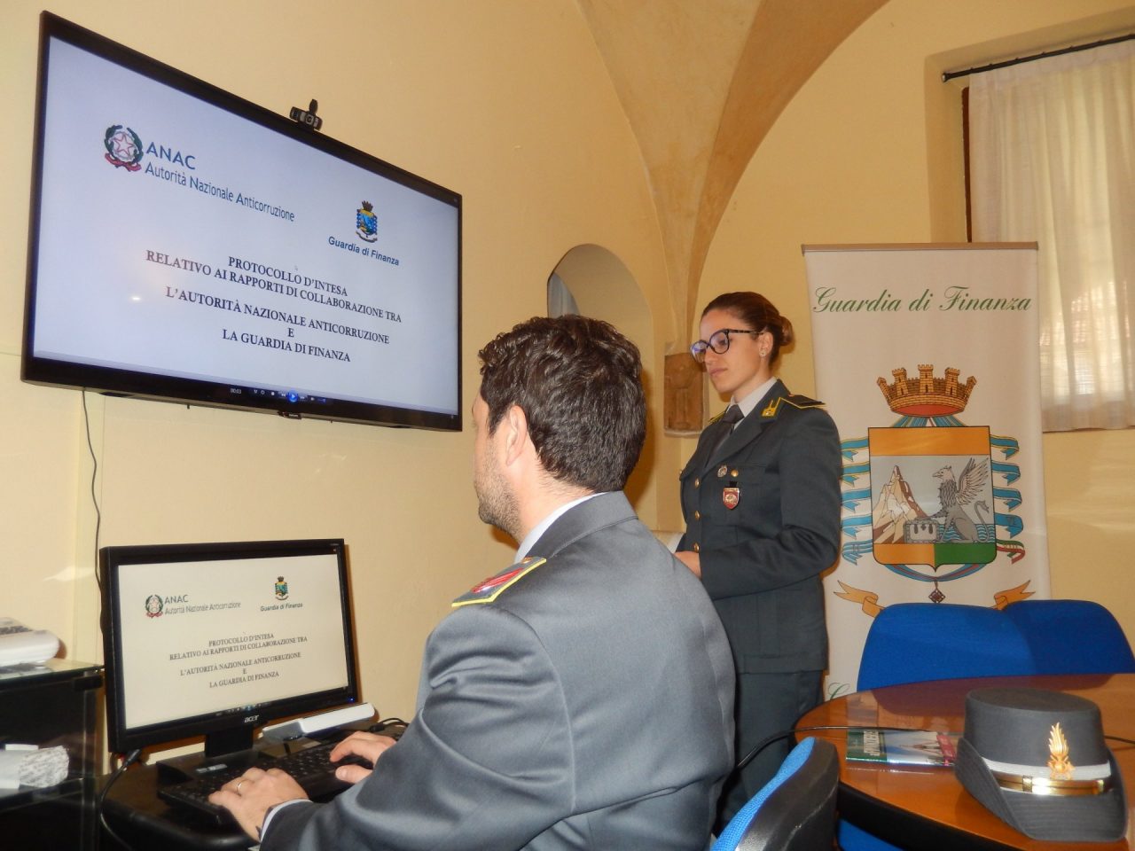 Sanzione a tre società che hanno affidato incarichi ad un professore universitario