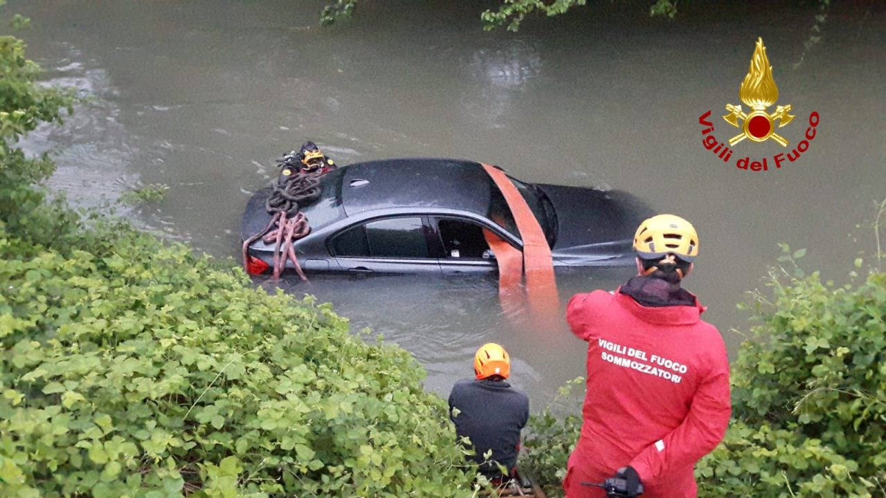 Auto nel fiume Retrone: salvi i due occupanti