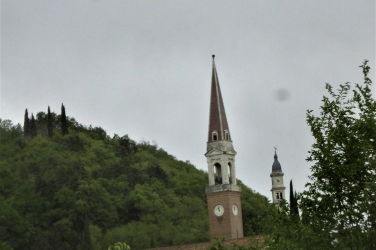 Il maltempo danneggia il campanile di Santorso