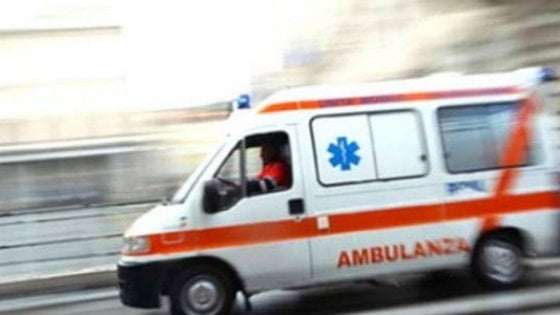 Investita da un’auto mentre rientrava a casa in bici: muore una pensionata
