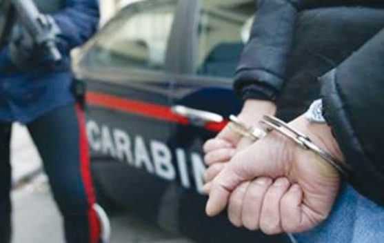 Giovane coppia arrestata in flagranza di reato