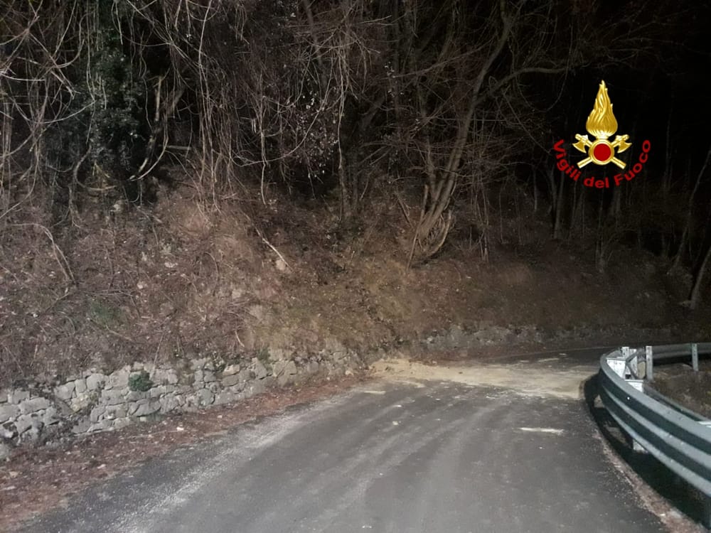 Smottamenti, strada per Enna chiusa al traffico