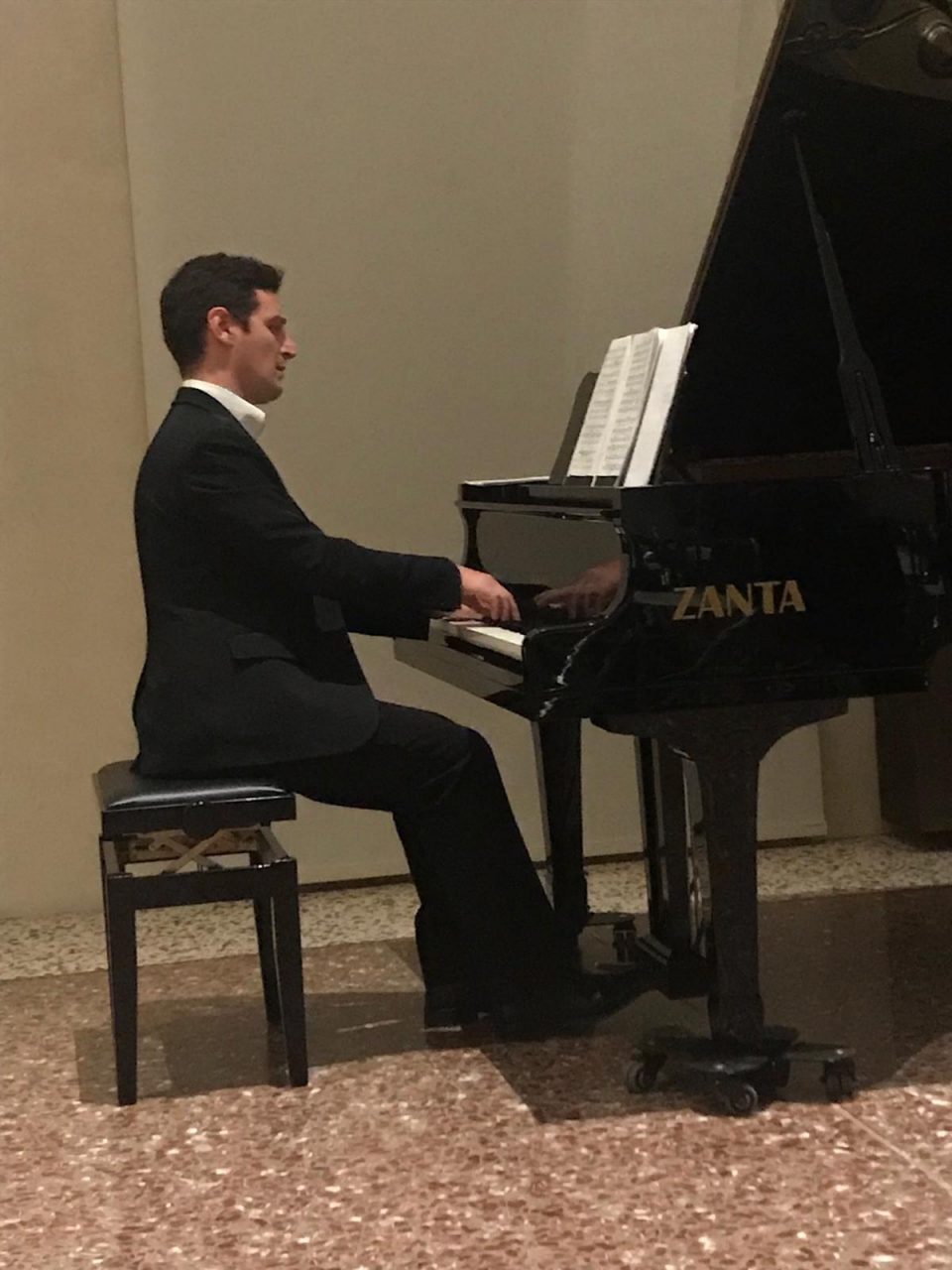 Il pianista Alessandro Marini porta la lirica in estremo Oriente