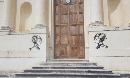 Street art? No, atti vandalici sulle colonne della chiesa di Santorso