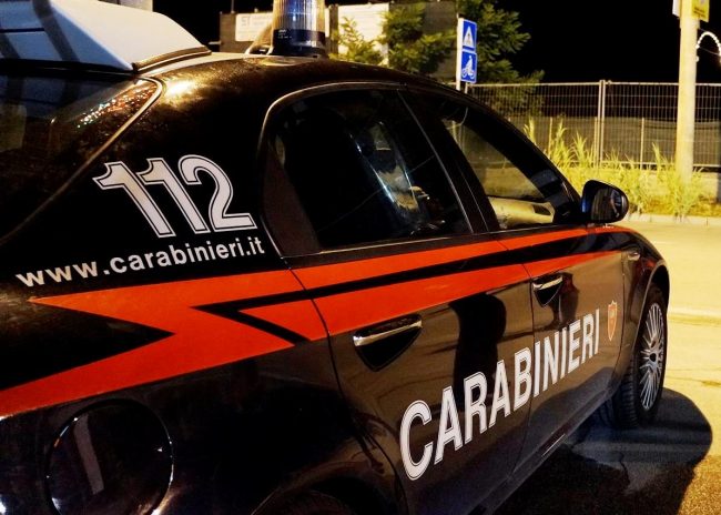 Esce fuori strada da solo: Alla guida ubriaco e sotto l’effetto di stupefacenti
