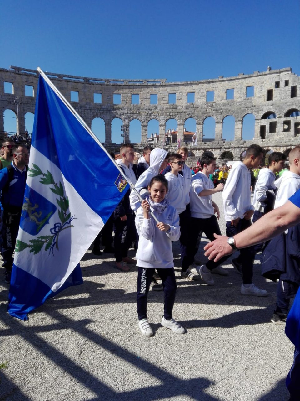 Gloria Gnoato la piccola calciatrice veste la maglia biancazzurra