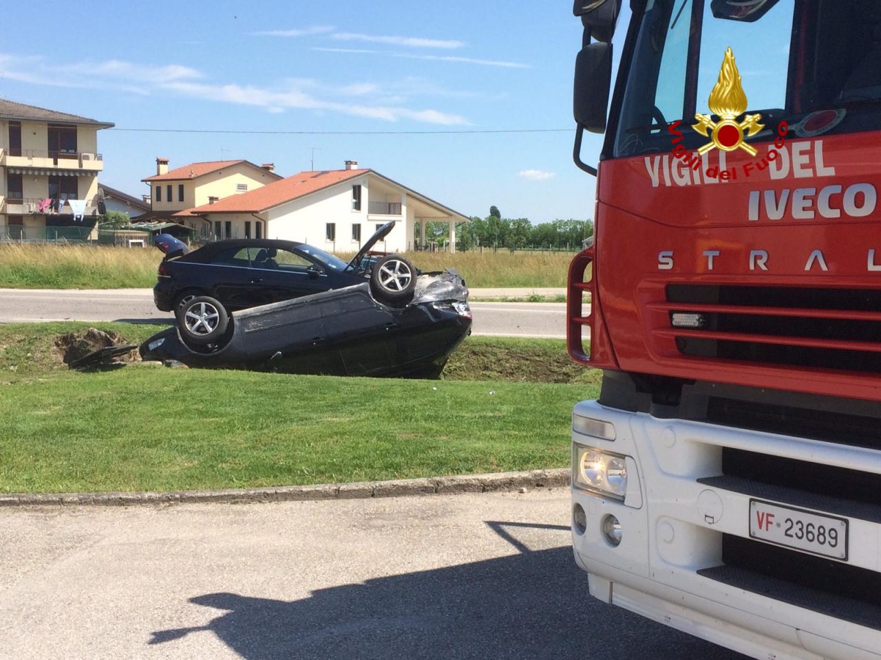 Incidente a Sandrigo: un’auto nel fossato