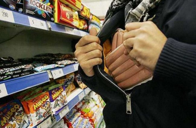 60enne arrestato per rapina impropria al Prix di Torrebelvicino