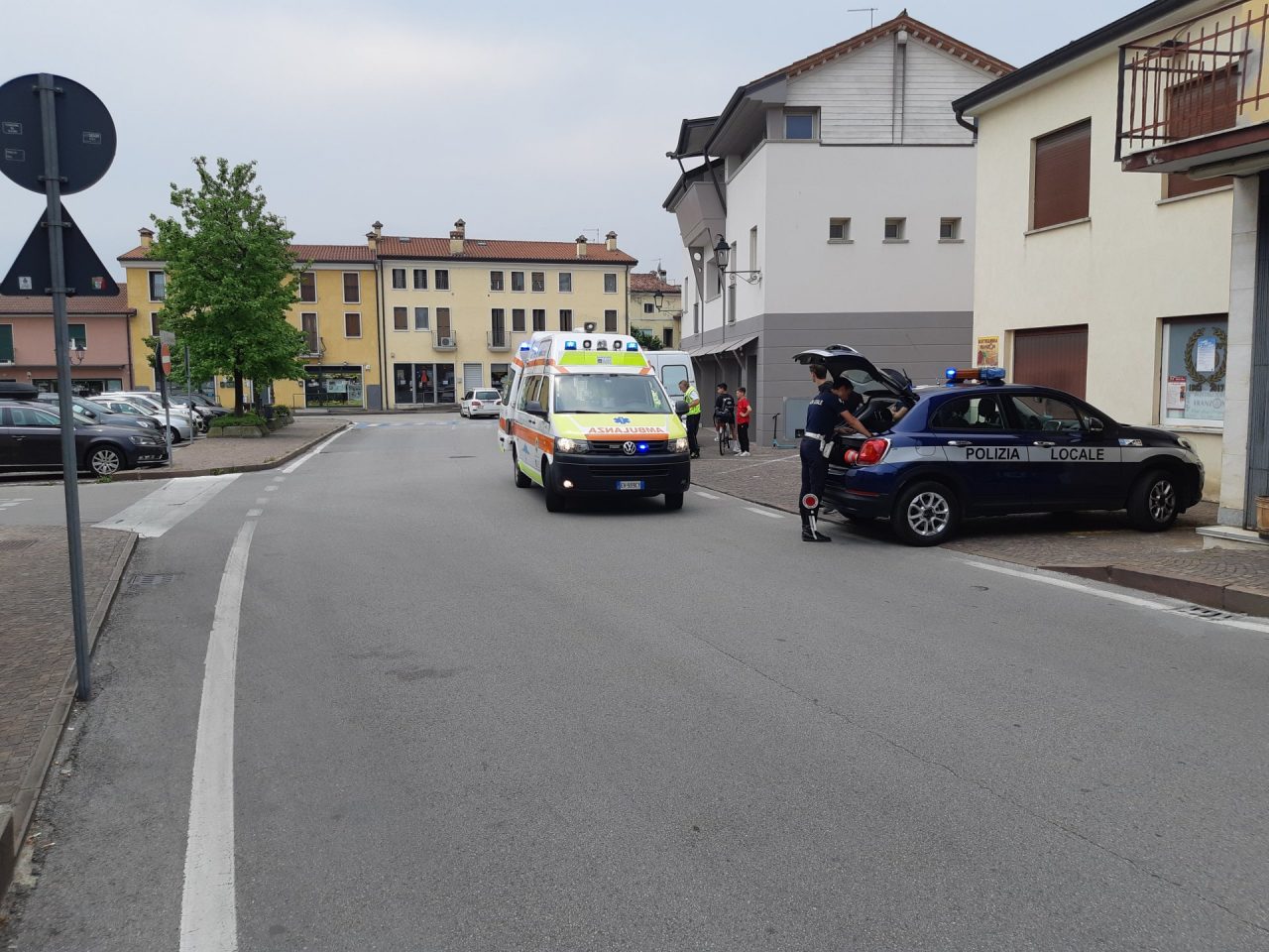 Investe un giovane ciclista ed omette di soccorrerlo