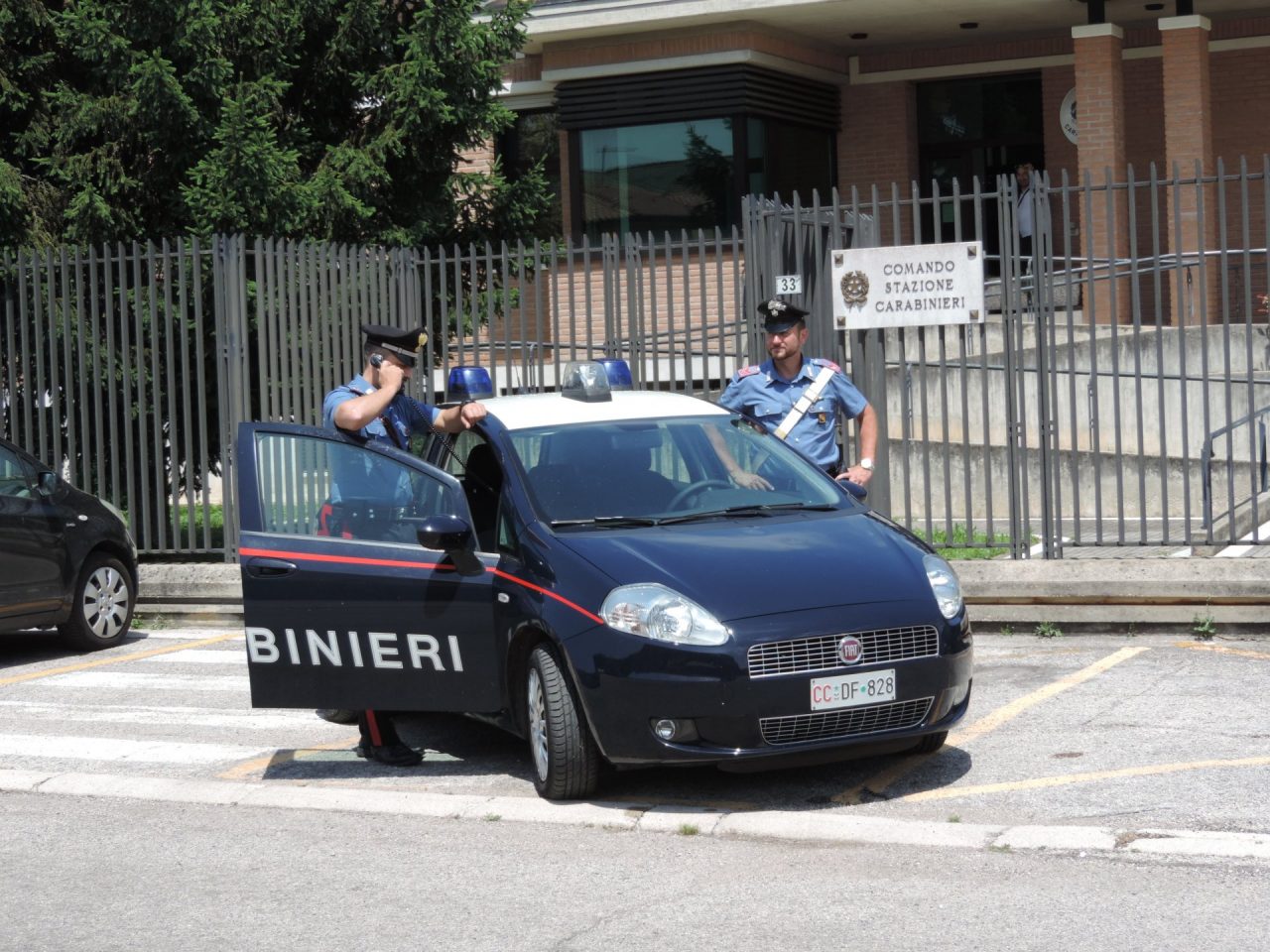 Anni di violenze e soprusi sull’anziana madre e la sorella maggiore