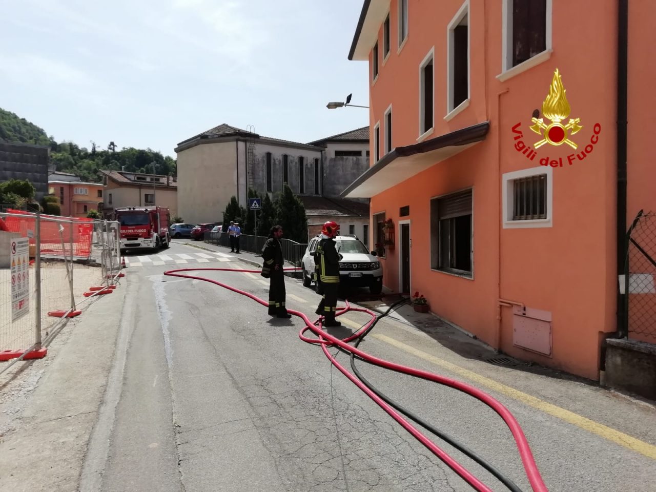 Fiamme in un’abitazione a Cornedo: salvato un giovane in mansarda