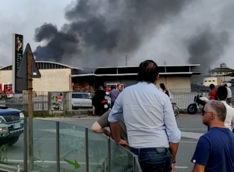 “Bassano Parquet” in fiamme VIDEO