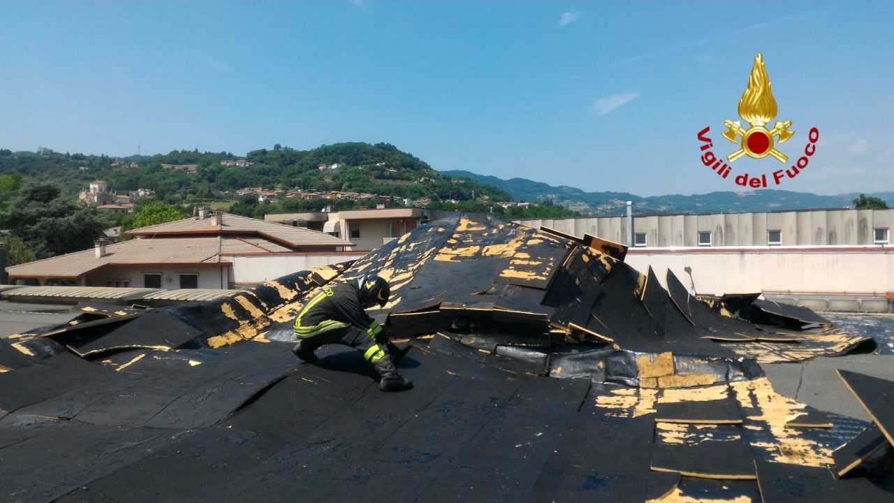 Il maltempo scoperchia un’azienda ad Arzignano