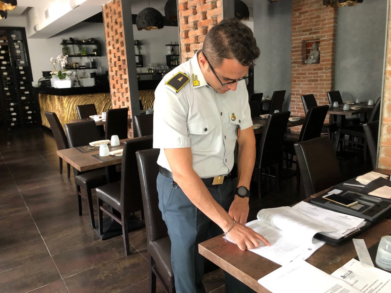 Stop “a tempo” per un ristorante etnico del centro