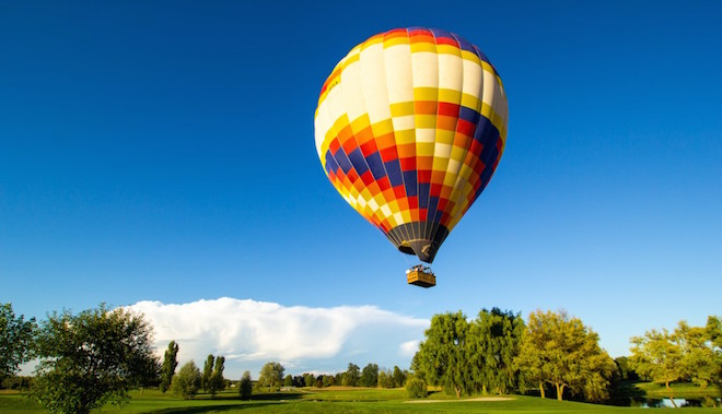 Precipita per frenare l’ascesa improvvisa della mongolfiera