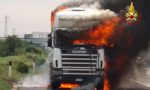 Paura in A4, autoarticolato in fiamme