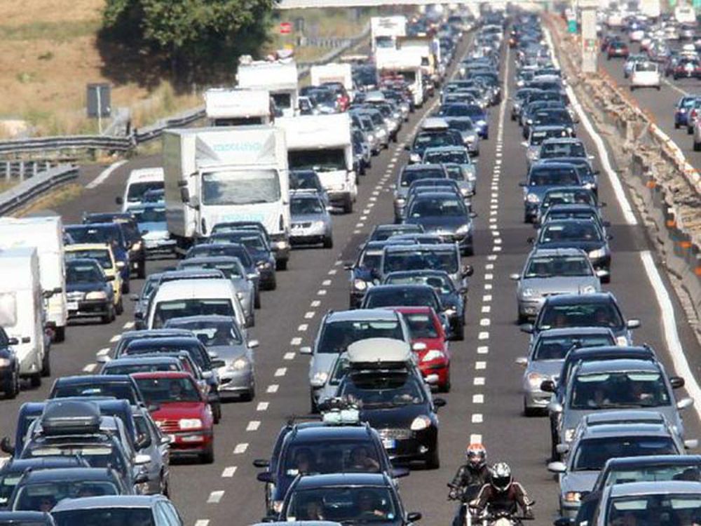 Incidente in A4: Feriti e code in autostrada