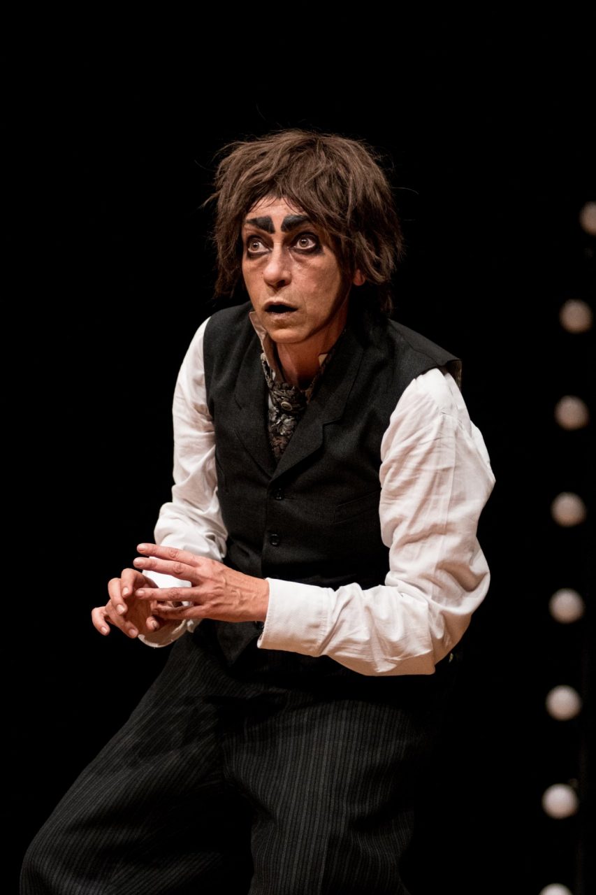 “La scimmia siamo noi”: Giuliana Musso interpreta Kafka