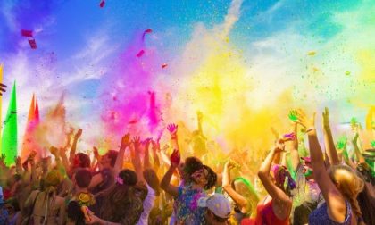 Holi, la festa dei colori al Ferrock Festival