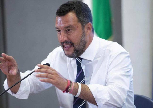 Salvini: “Massima solidarietà al sindaco di Caerano” aggredito dai rom