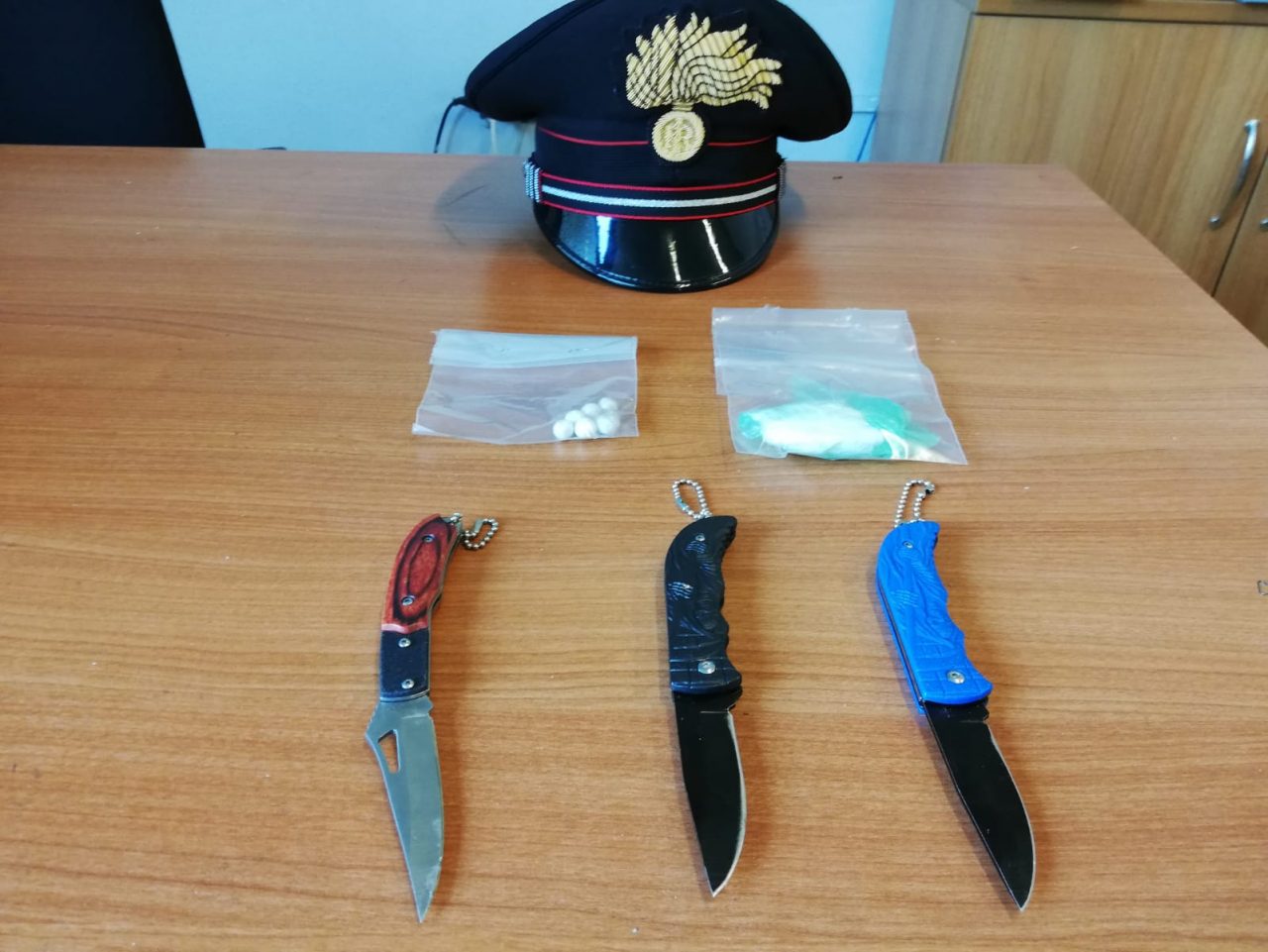 Tezze sul Brenta: 18enne sorpreso con confezioni di stupefacente e coltelli
