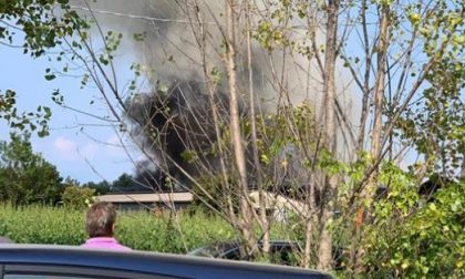 Azienda agricola in fiamme: sul posto i vigili del fuoco