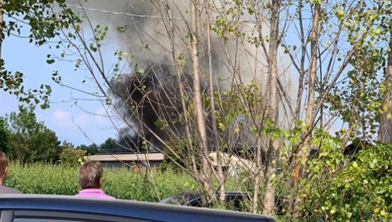 Azienda agricola in fiamme: sul posto i vigili del fuoco