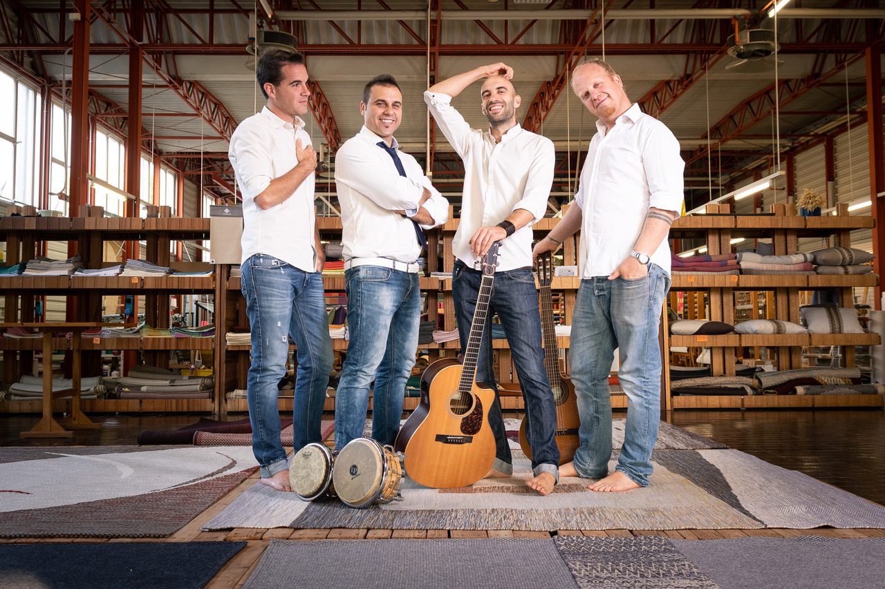 Omaggio a Fabrizio De Andrè sulla scalinata dei Carmini con il quartetto Specchi di un’avventura
