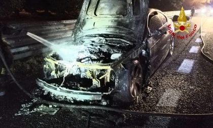 A fuoco un'auto nei pressi del casello di Vicenza Est