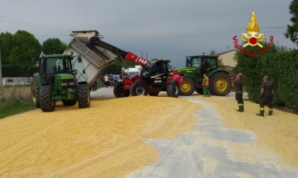 Carico di mais rovesciato a Dueville: Strada bloccata