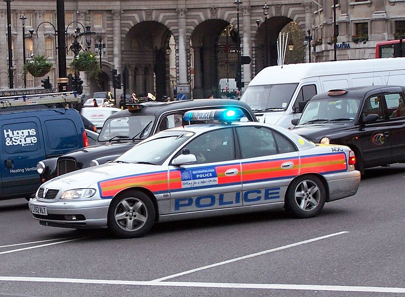 Ruba a Londra, poi torna a casa e gli arriva una maxi multa