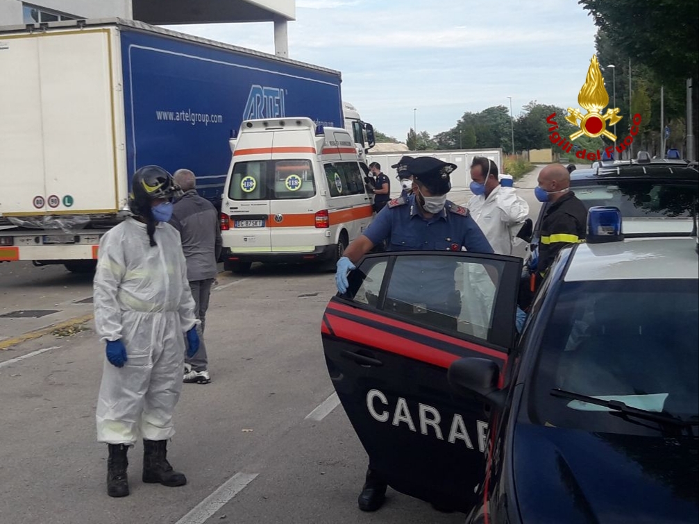 Pompieri in azione a San Vito di Leguzzano per salvare clandestini