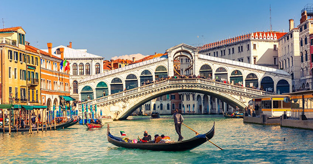 Venezia: sindaco propone il divieto di fumo in centro