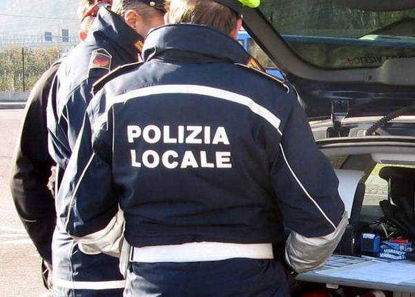 Multe nel parcheggio della stazione: è polemica