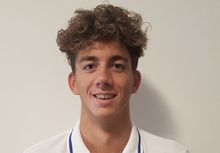 Il giovane campione di nuoto Paolo Conte Bonin