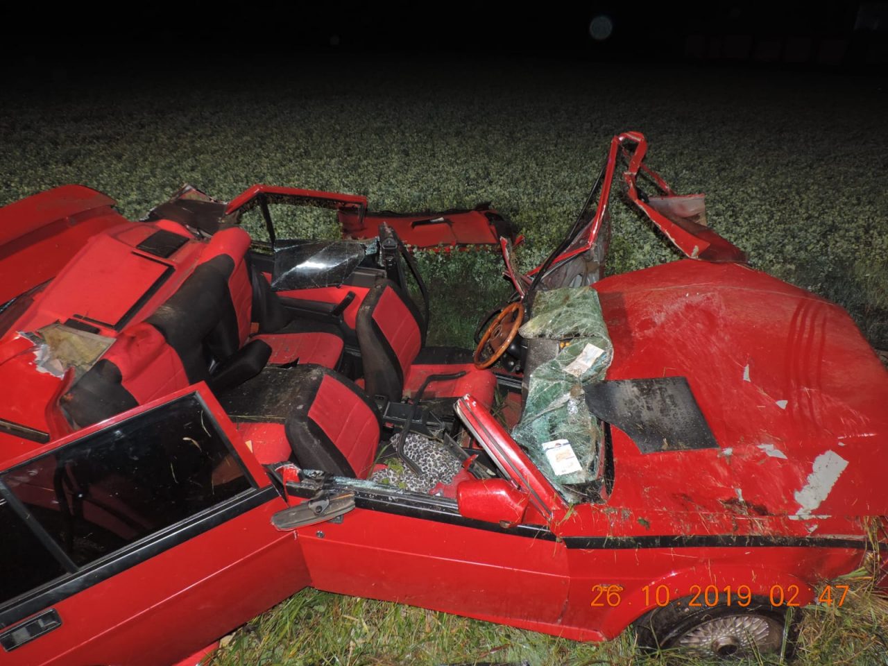 Drammatico incidente: auto si ribalta nel fossato, muore il conducente