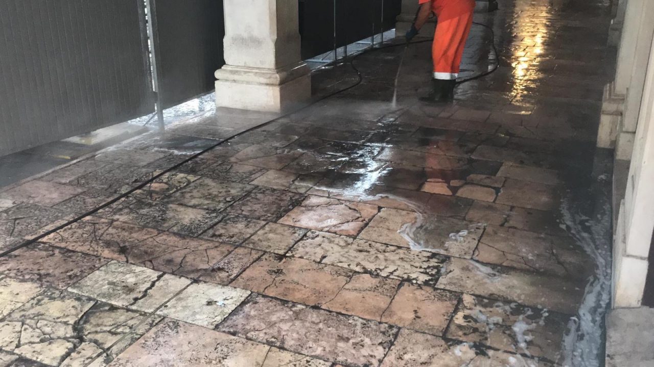 Marostica, nuova pulizia dei portici del centro storico
