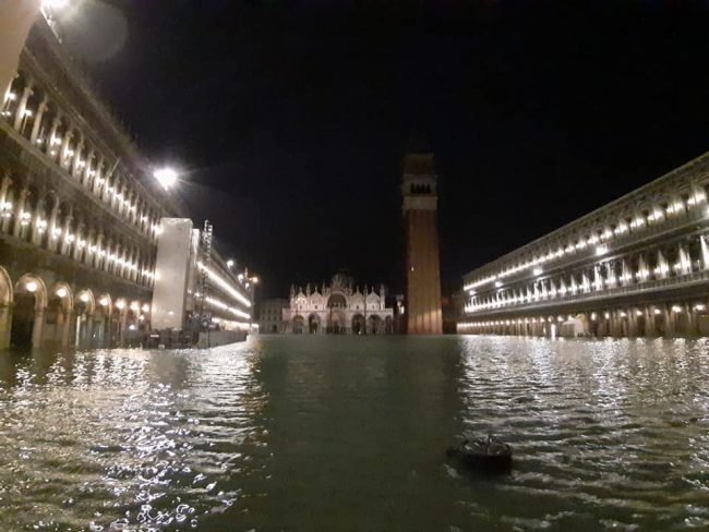 Acqua alta, il sindaco Brugnaro: “Danni per milioni di euro” VIDEO